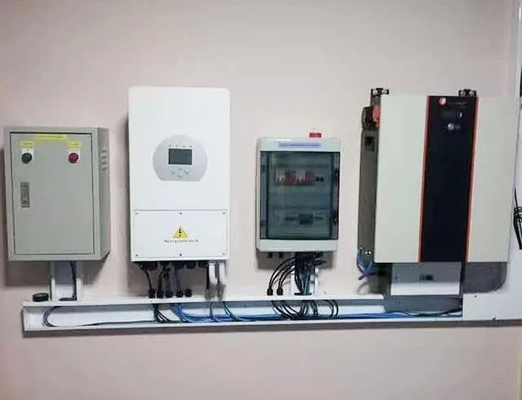 220V/230V/240V出力電圧 5kw 家庭用インバーター 組み込みバッテリー ソーラーハイブリッド デイ